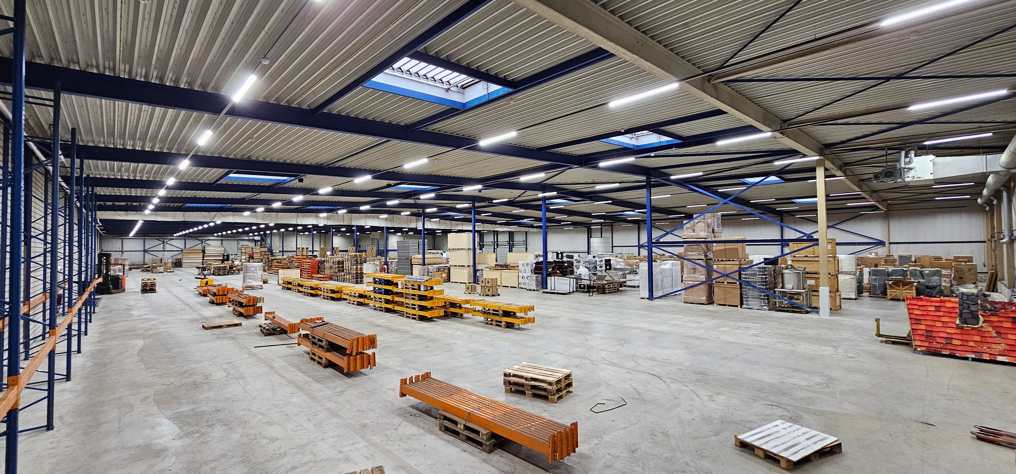 Met led verlicht magazijn
